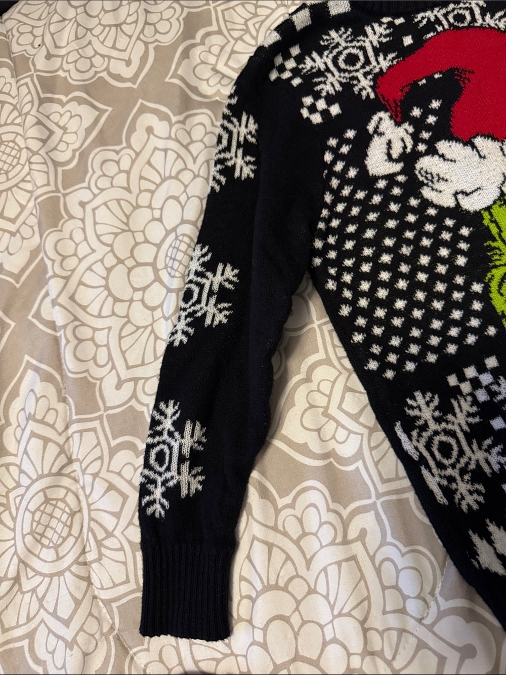 Grinch Kids Crewneck Holiday Sweater Size Small - Picture 4 of 6